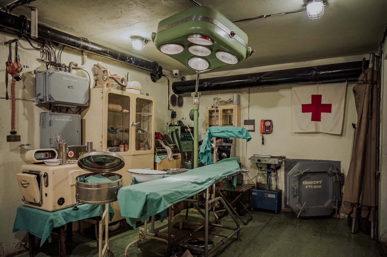 <h1>The Cold War Museum</h1>
<p><button class=